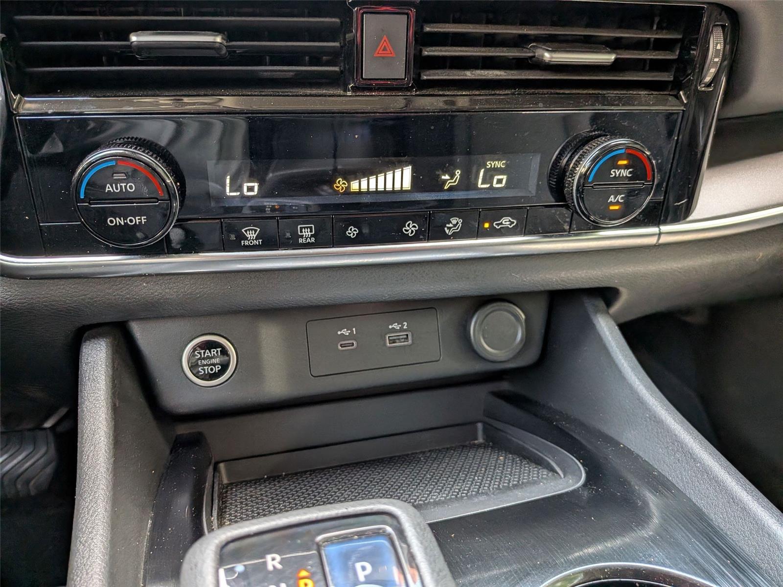 2022 Nissan Rogue SV photo 21