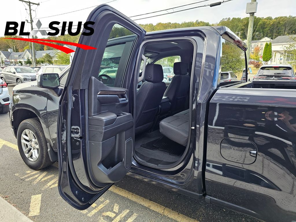2022 Chevrolet Silverado 1500 LT photo 9