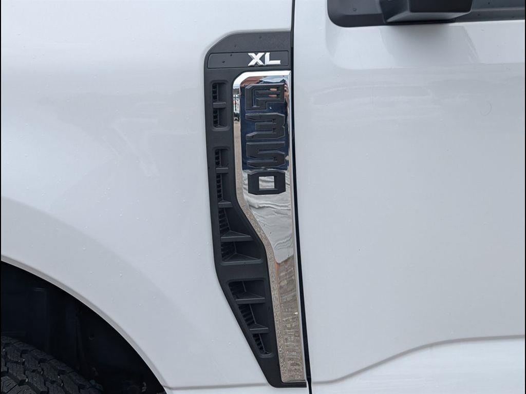 2024 Ford F-350 XL photo 11