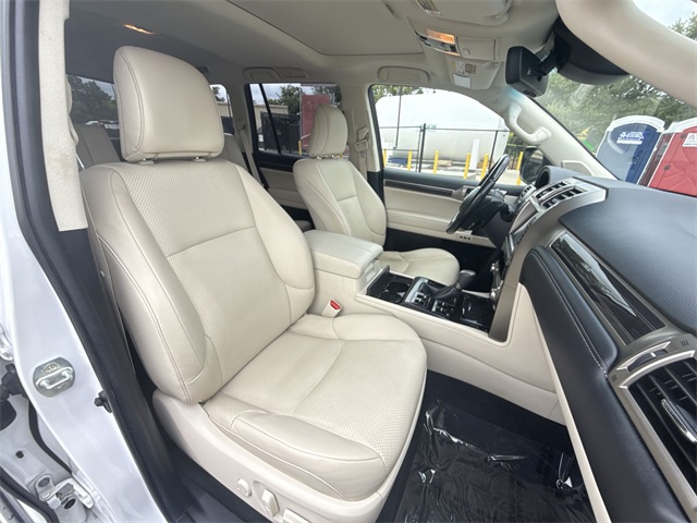 2020 Lexus GX 460 Luxury photo 25