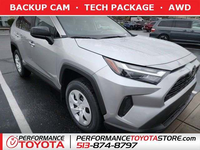 2025 Toyota RAV4 LE's photo