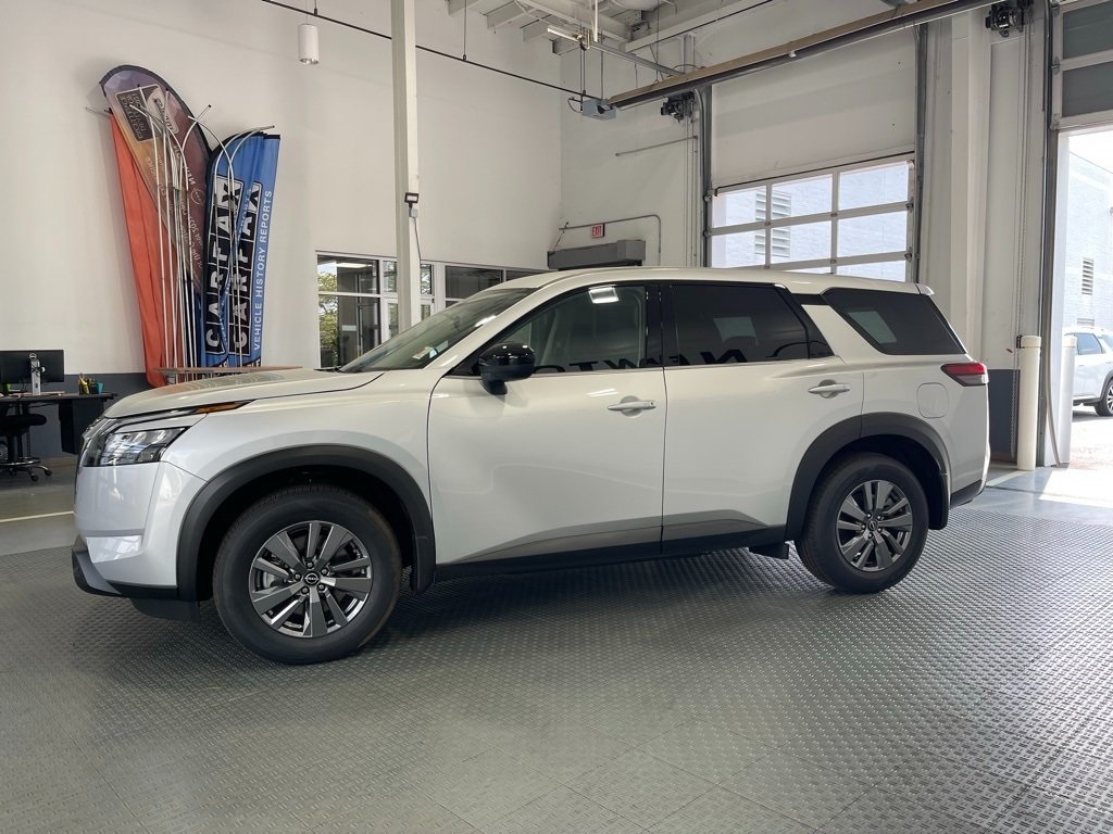 2025 Nissan Pathfinder S photo 3