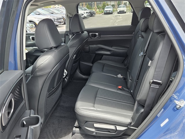 2025 Kia Sorento S photo 3
