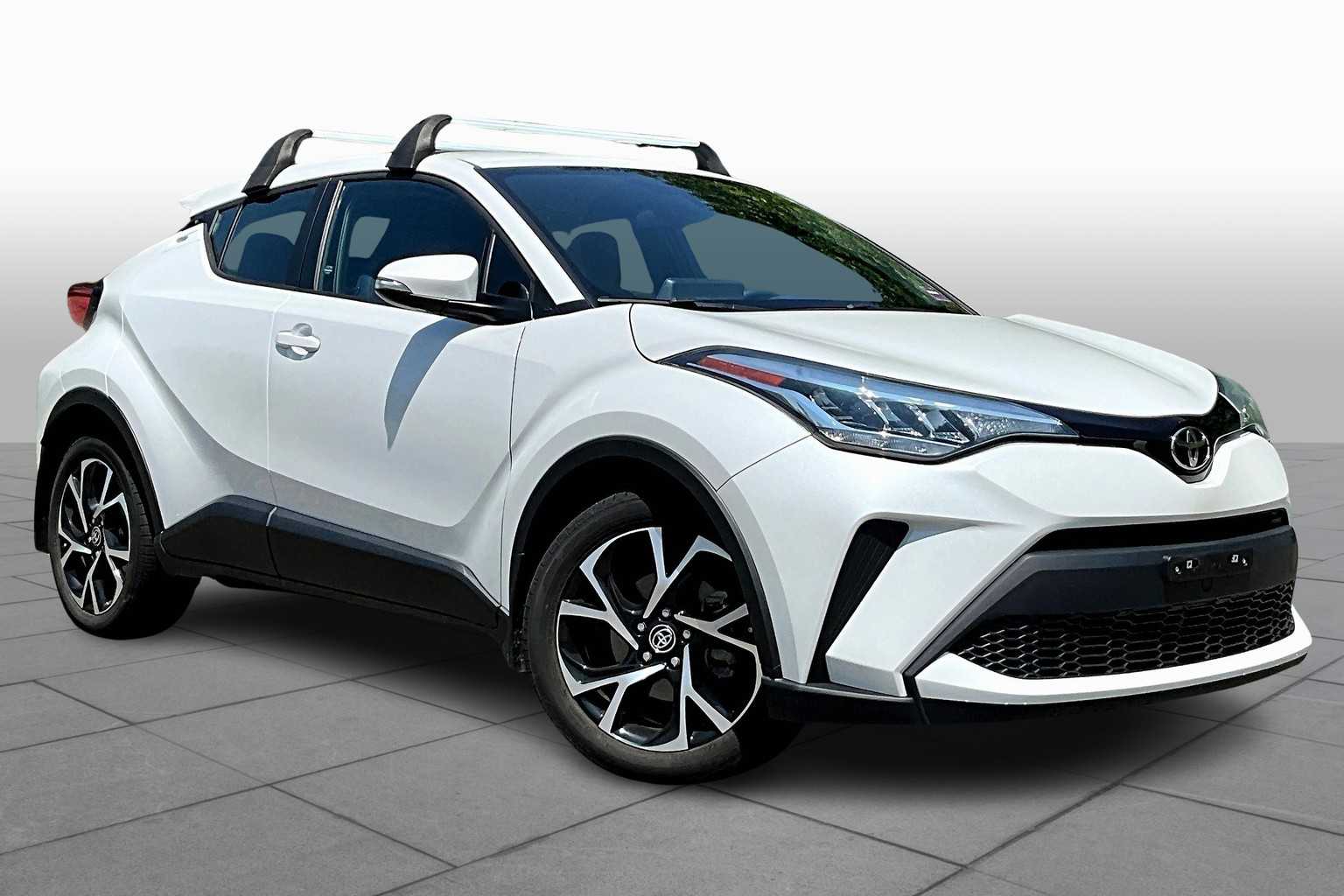 2022 Toyota C-HR XLE photo 2