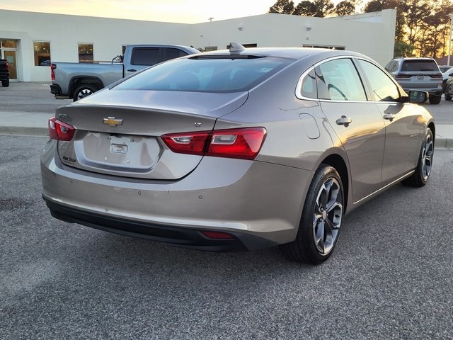2023 Chevrolet Malibu 1LT photo 2