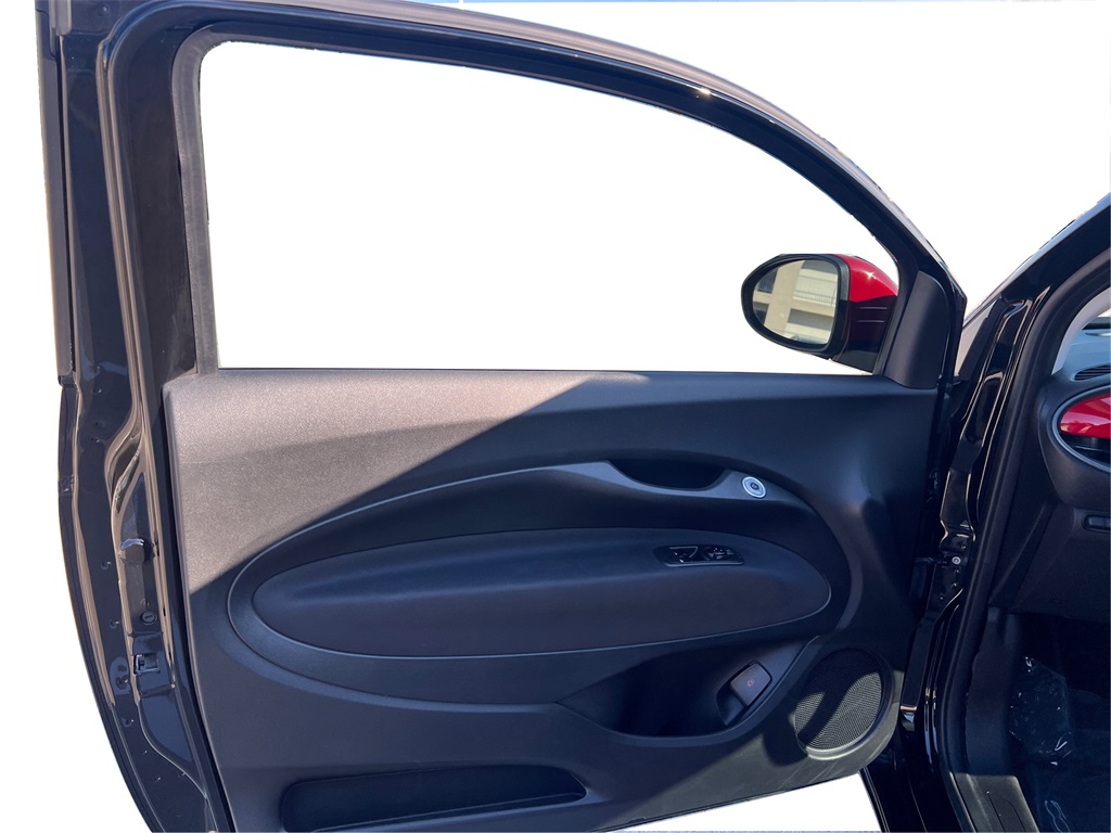 2024 Fiat 500e Red photo 16