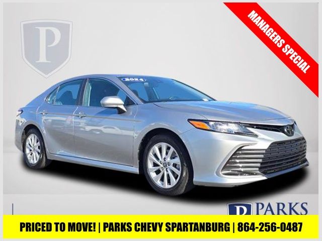 2024 Toyota Camry LE's photo