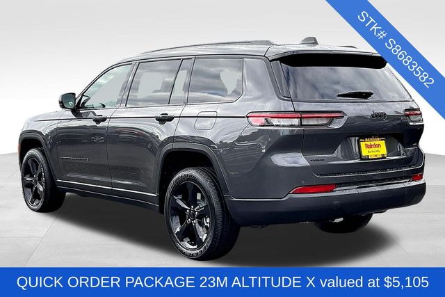 2025 Jeep Grand Cherokee Altitude photo 3