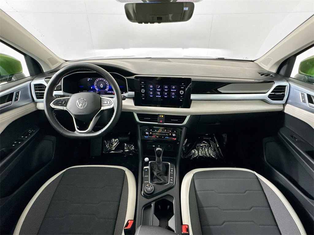 2025 Volkswagen Taos SE photo 7