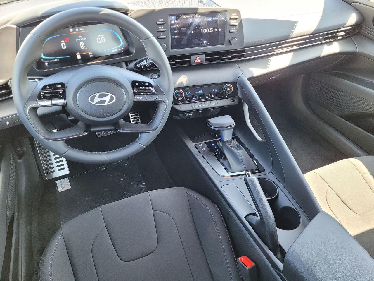 2025 Hyundai Elantra SEL Sport photo 7