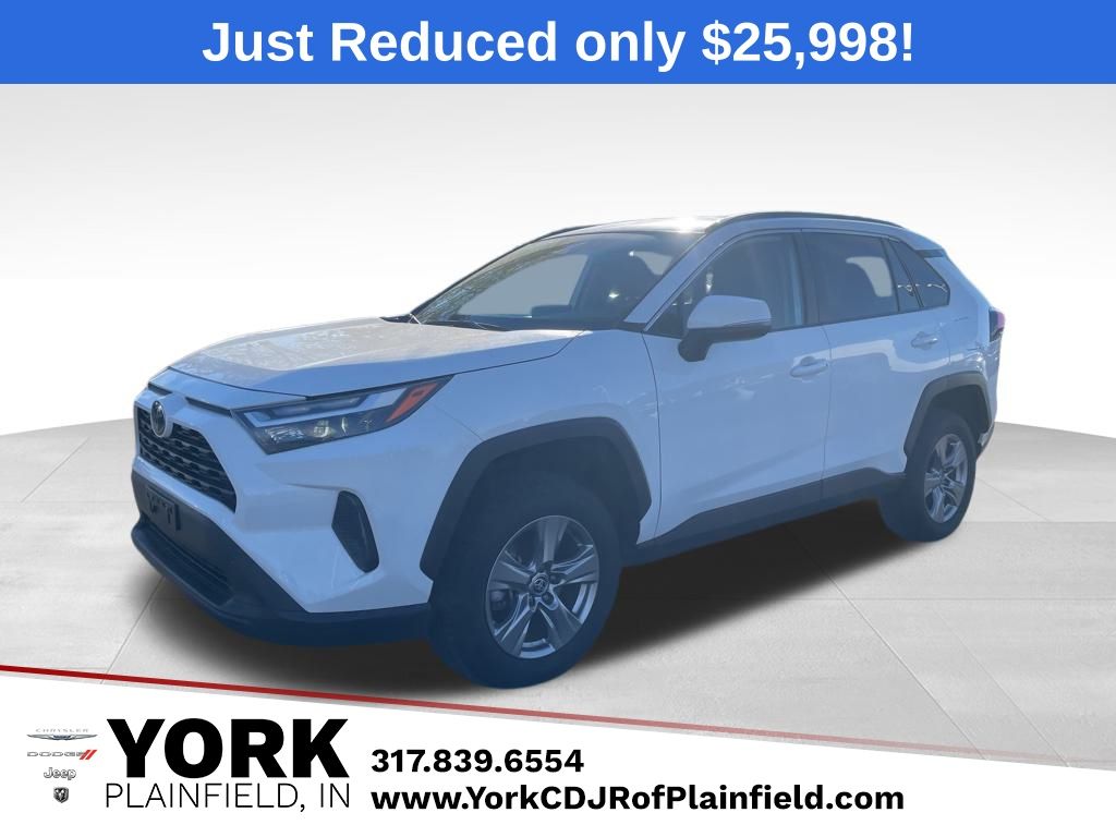 2023 Toyota RAV4 XLE's photo