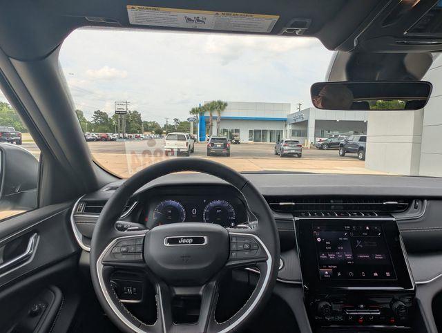 2025 Jeep Grand Cherokee Laredo X photo 27
