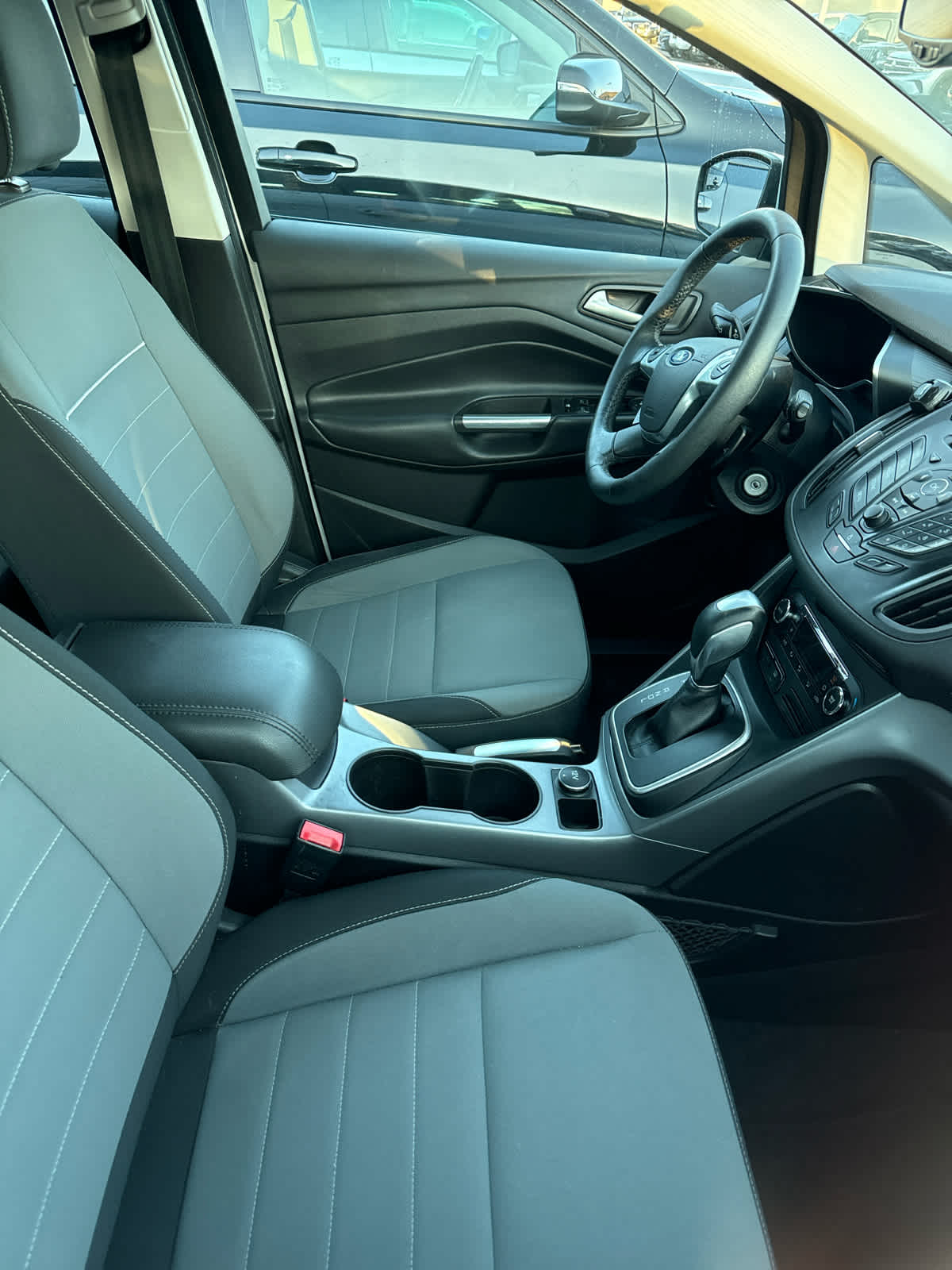 2014 Ford C-Max Hybrid SE photo 4