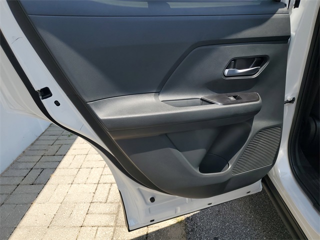 2025 Nissan Kicks SV photo 16