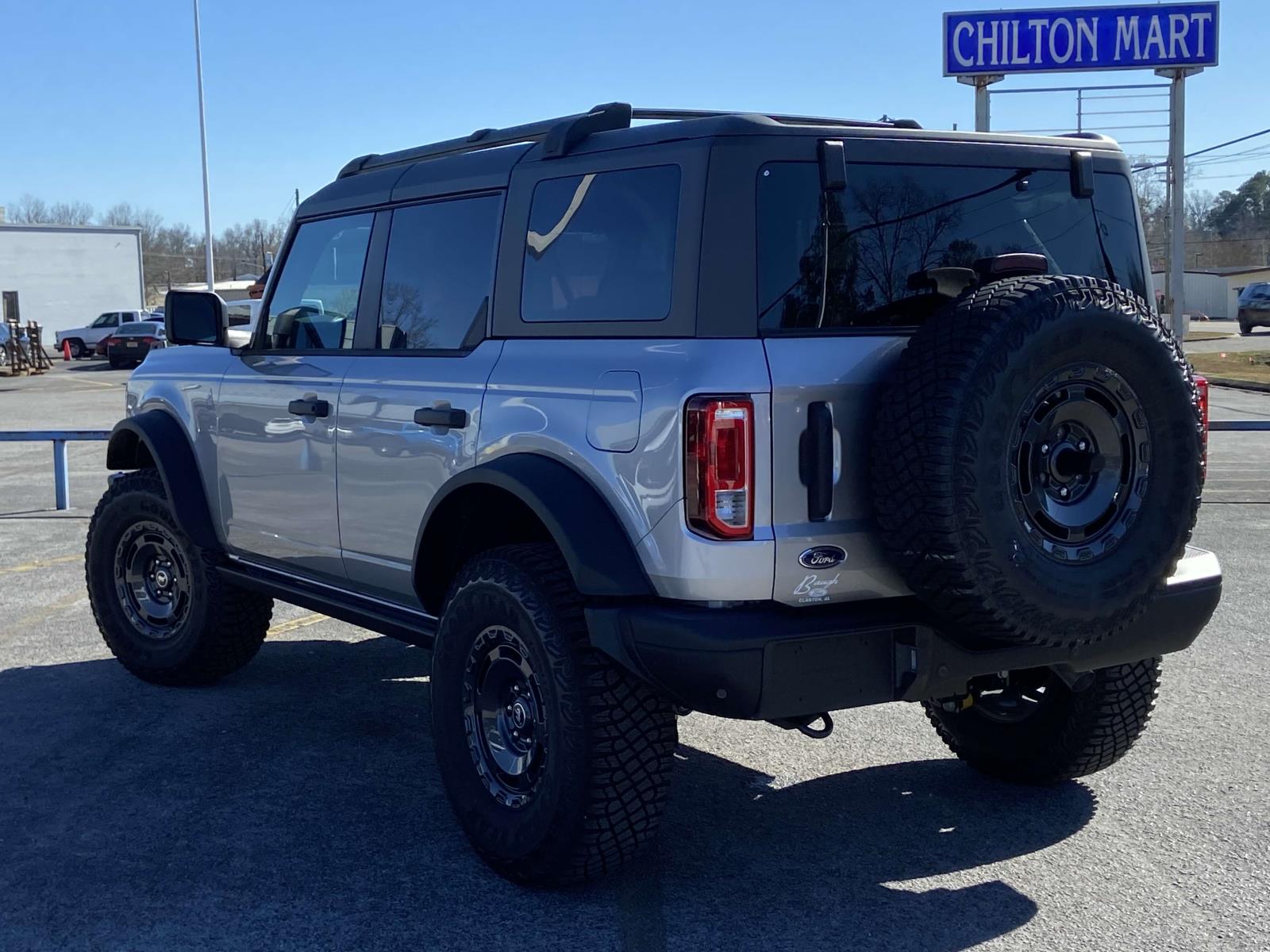 2024 Ford Bronco Black Diamond photo 3
