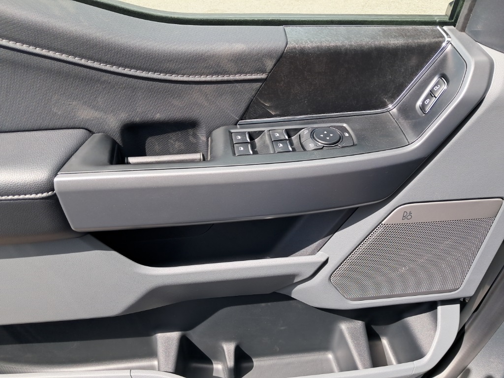 2025 Ford F-150 Lightning photo 7