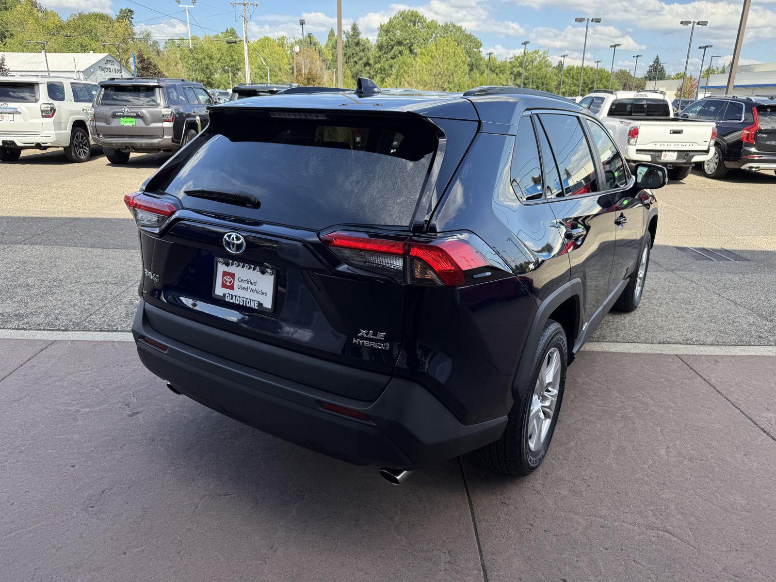 2021 Toyota RAV4 Hybrid XLE photo 6