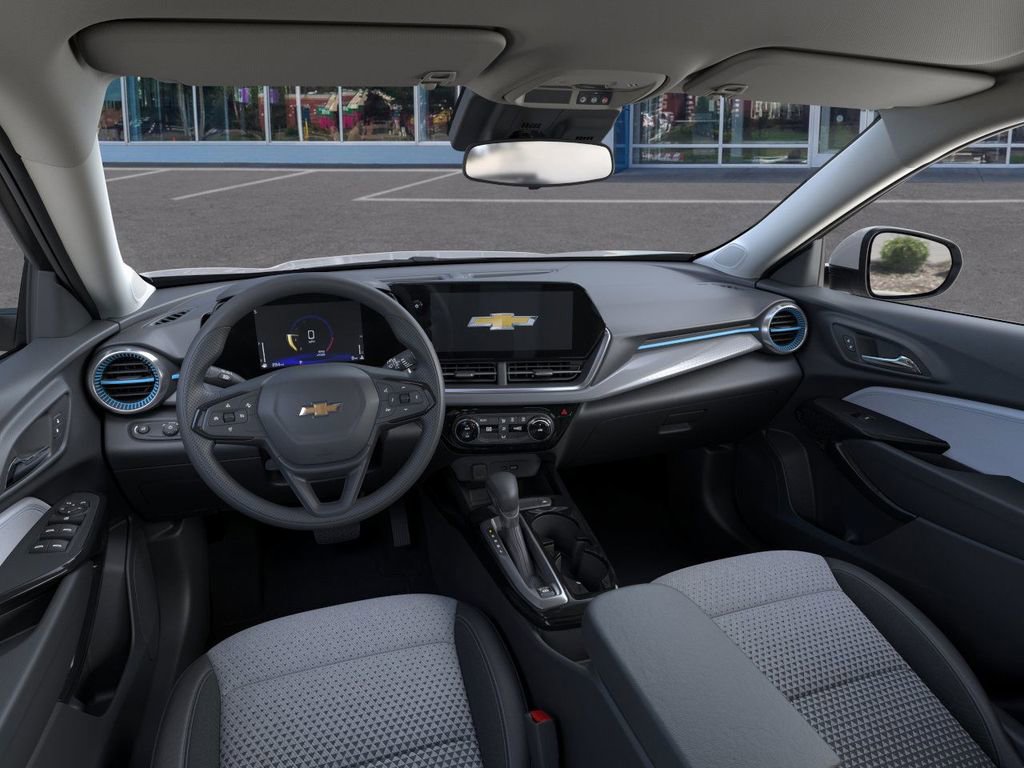 2025 Chevrolet Trax LT photo 13