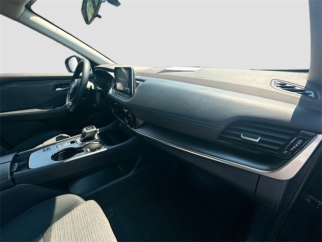 2022 Nissan Rogue SV photo 28