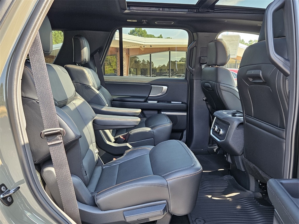 2025 Ford Expedition photo 10