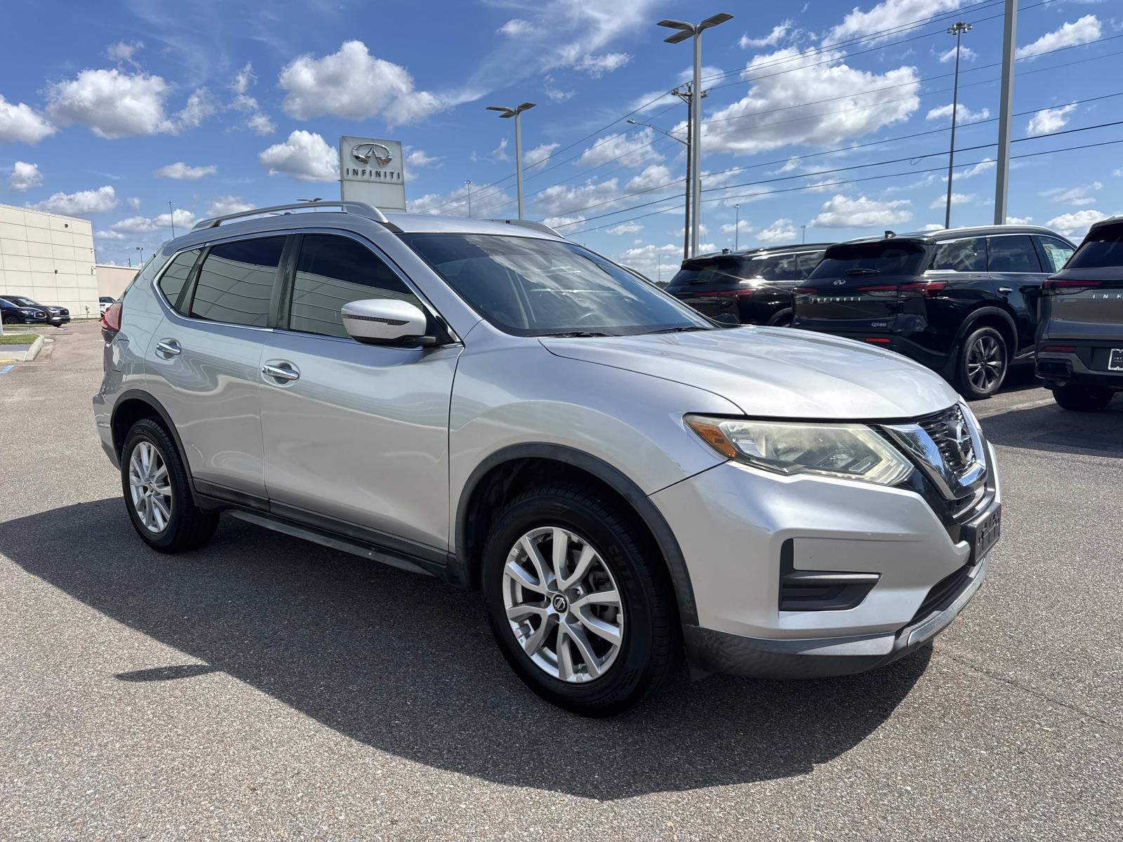 2017 Nissan Rogue SV photo 2