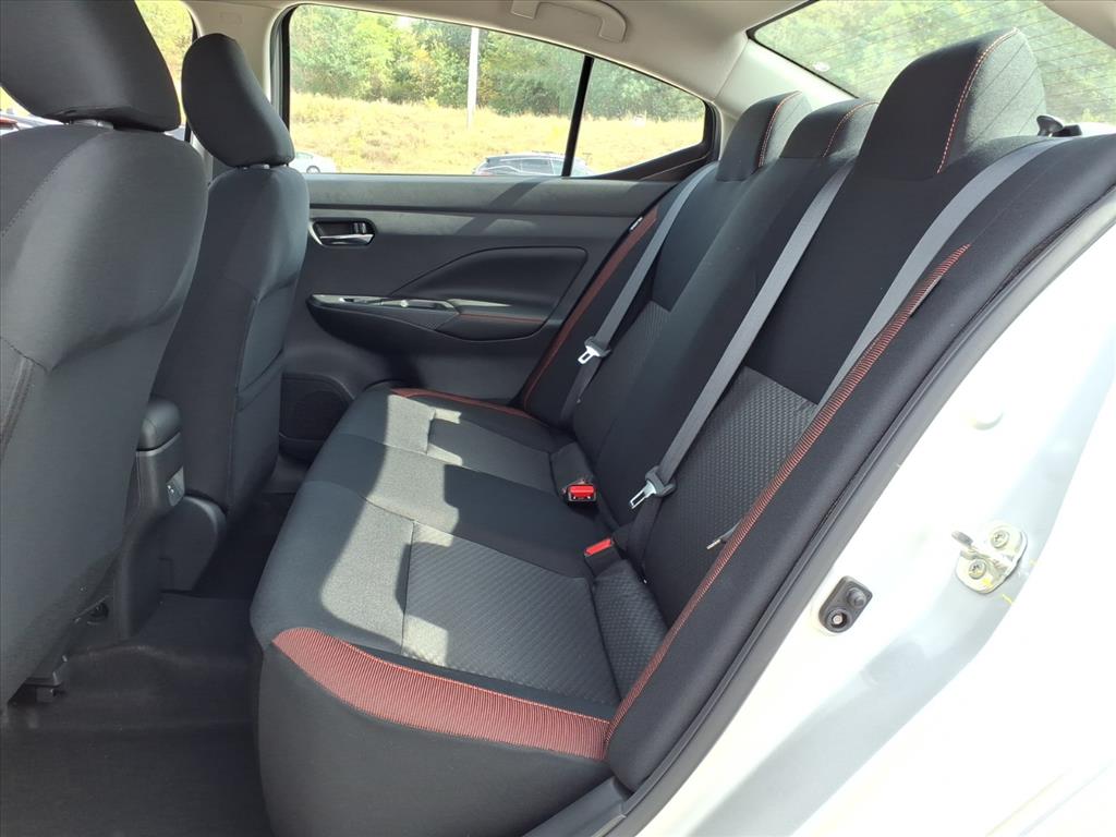 2025 Nissan Versa SR photo 4