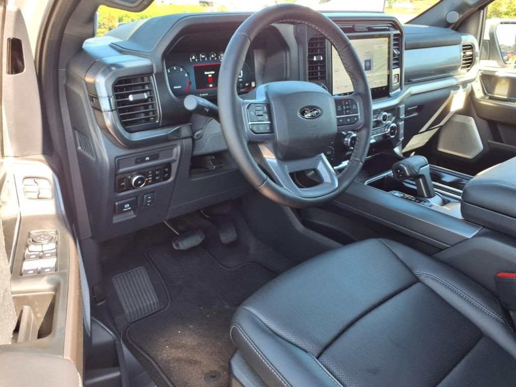 2025 Ford F-150 Lariat photo 13