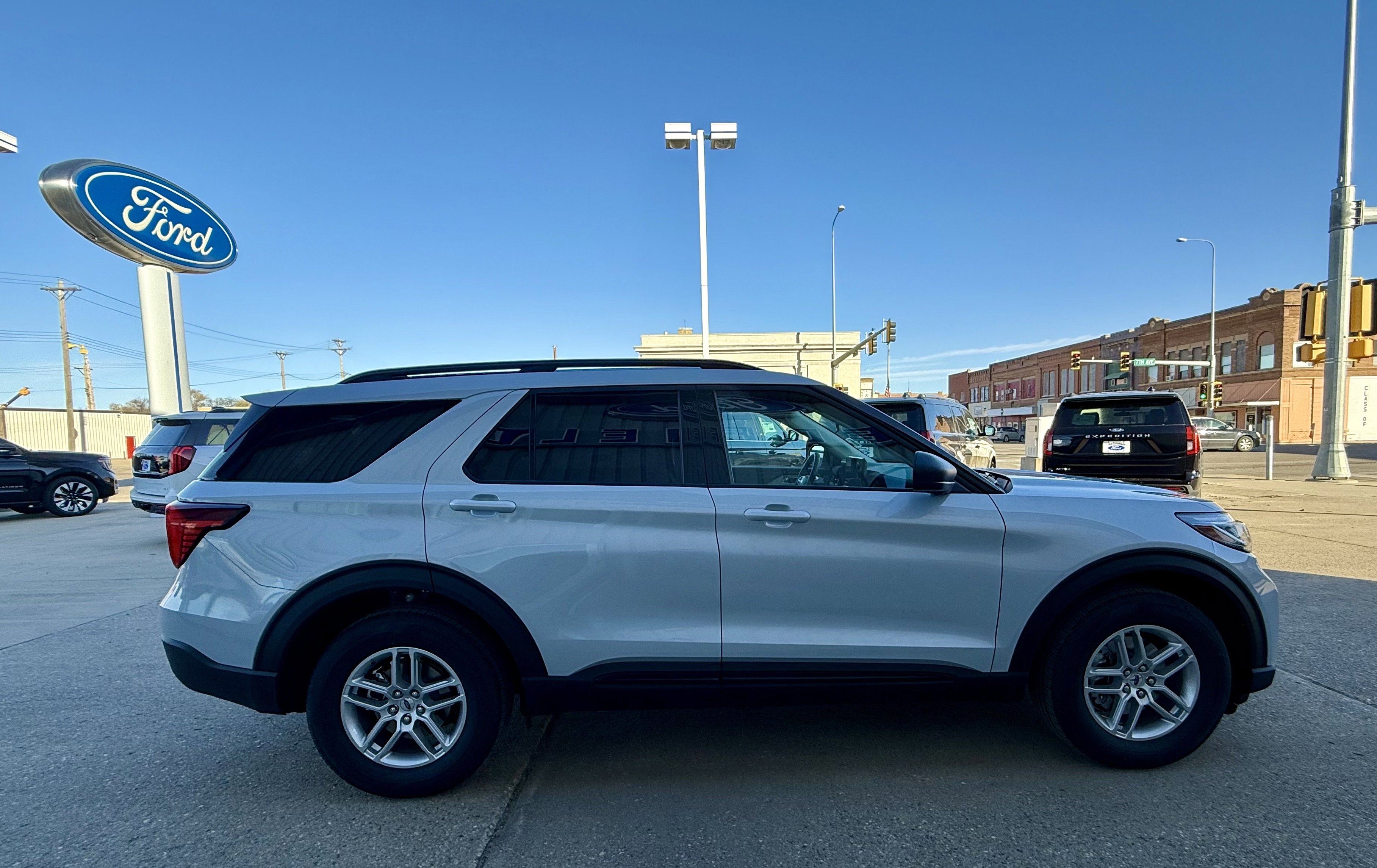 2026 Ford Explorer photo 2