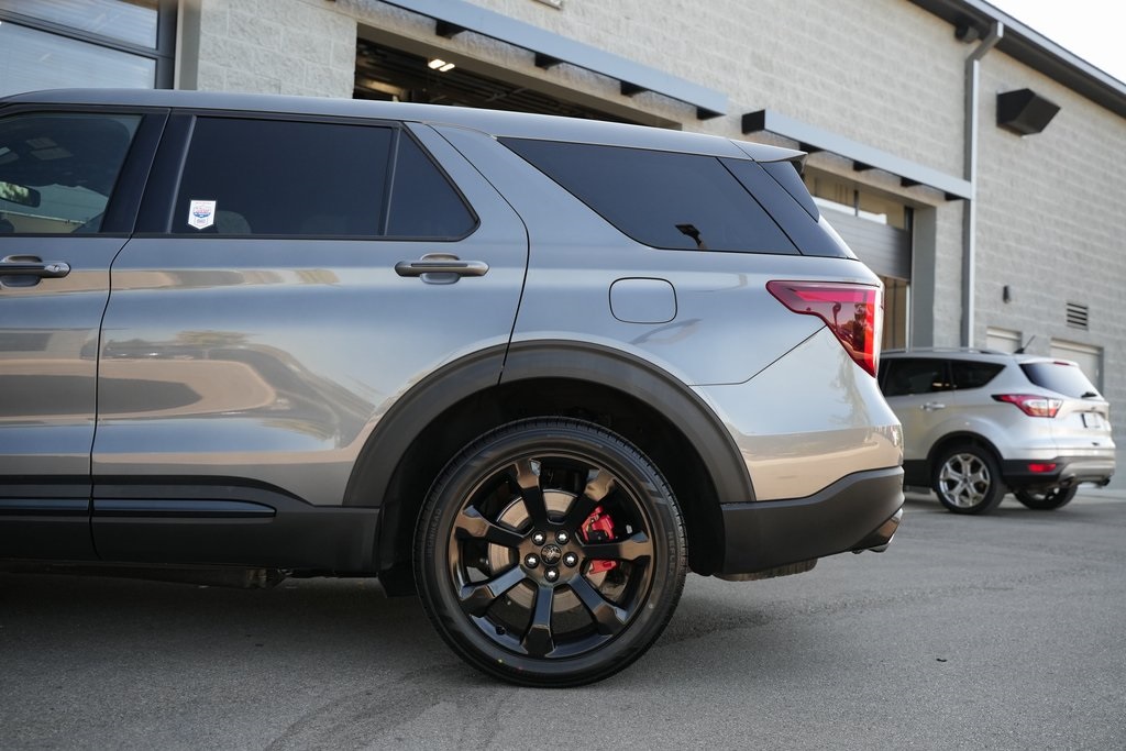 2022 Ford Explorer ST photo 9