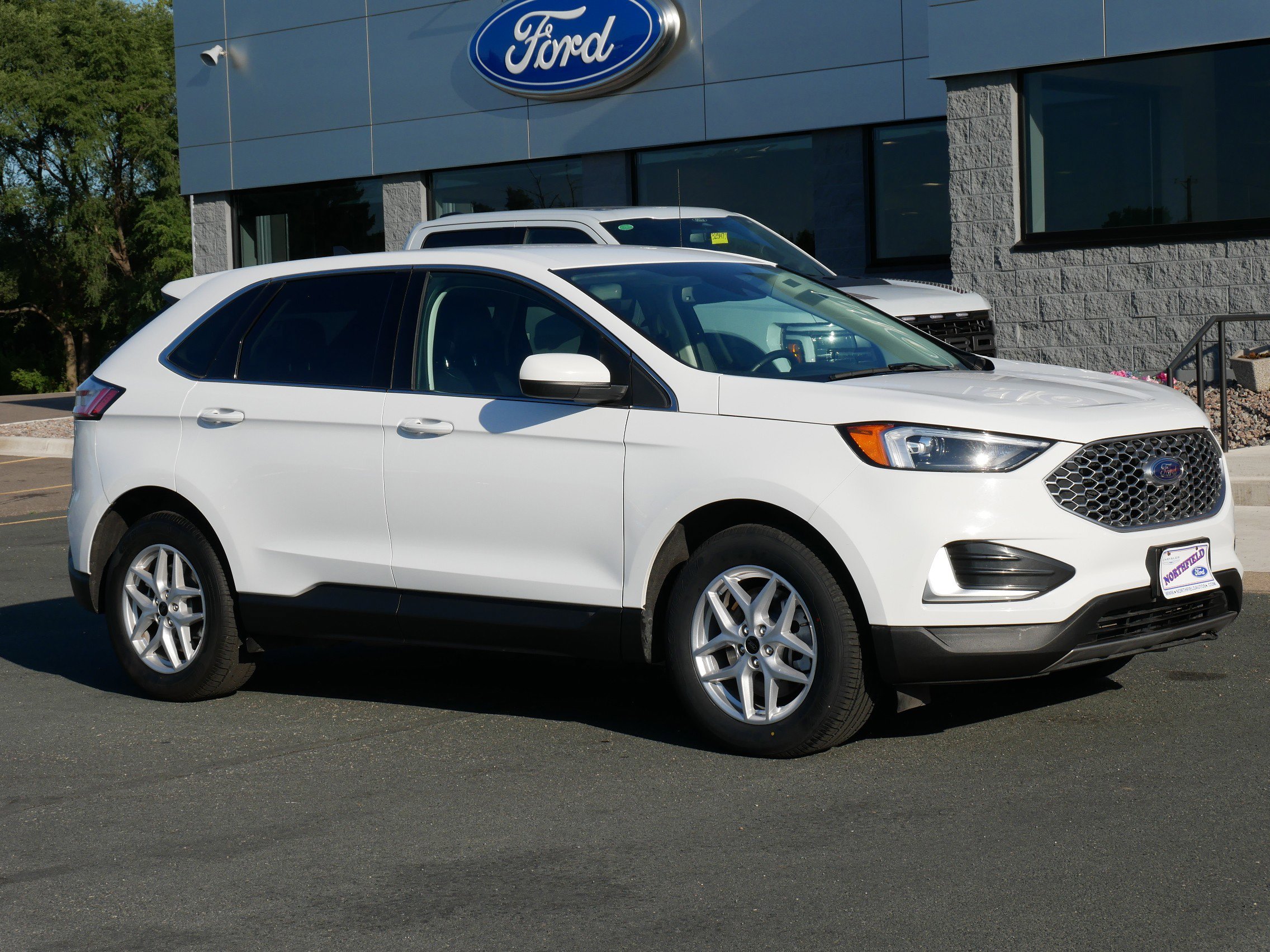 2024 Ford Edge SEL photo 2