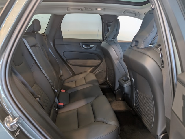 2026 Volvo XC60 B5 Plus photo 24
