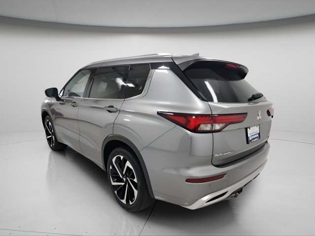 2022 Mitsubishi Outlander SEL photo 2