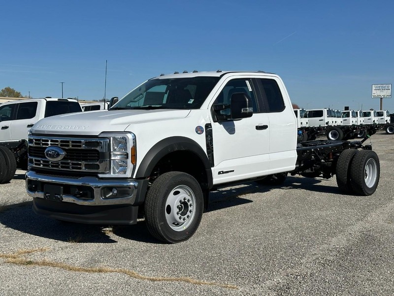 2026 Ford F-450 Super Duty Chassis Cab XL's photo