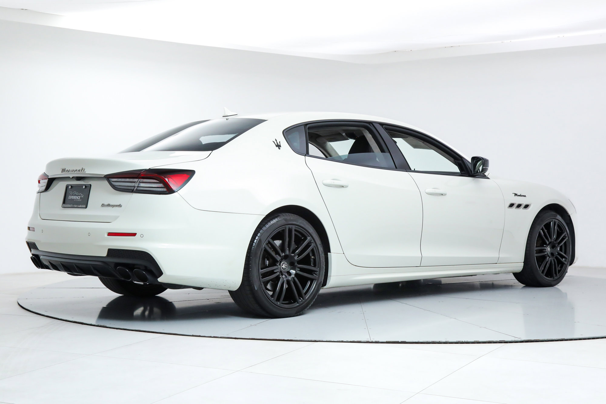 2022 Maserati Quattroporte Modena photo 2