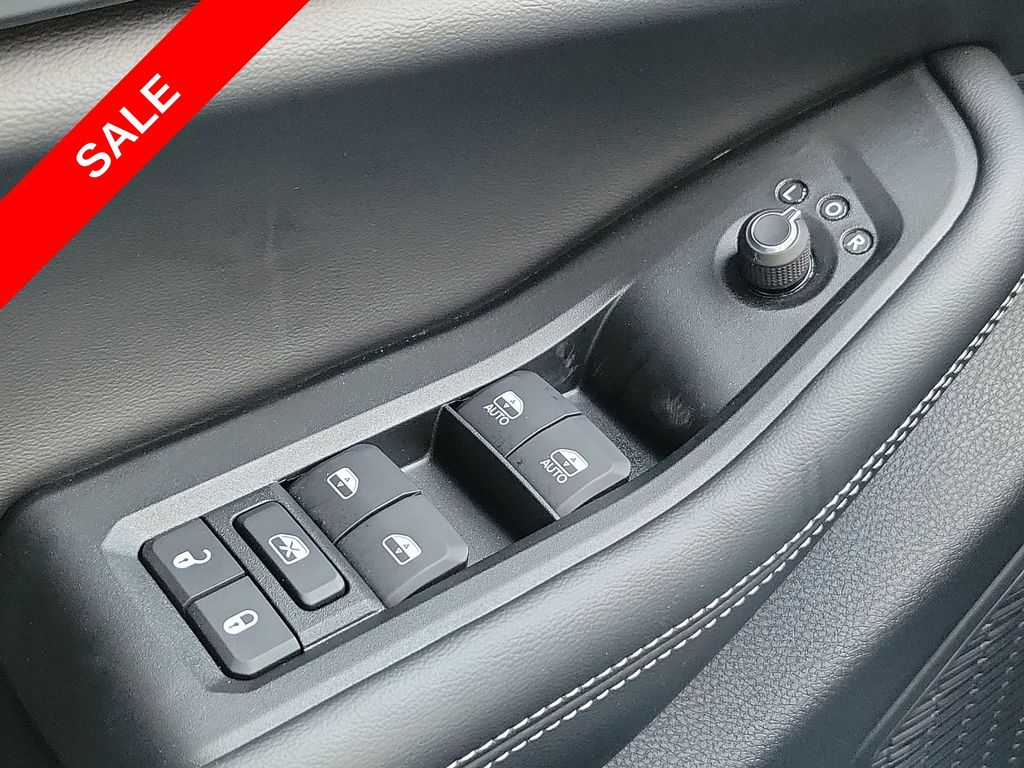 2025 Jeep Grand Cherokee Laredo Altitude photo 33