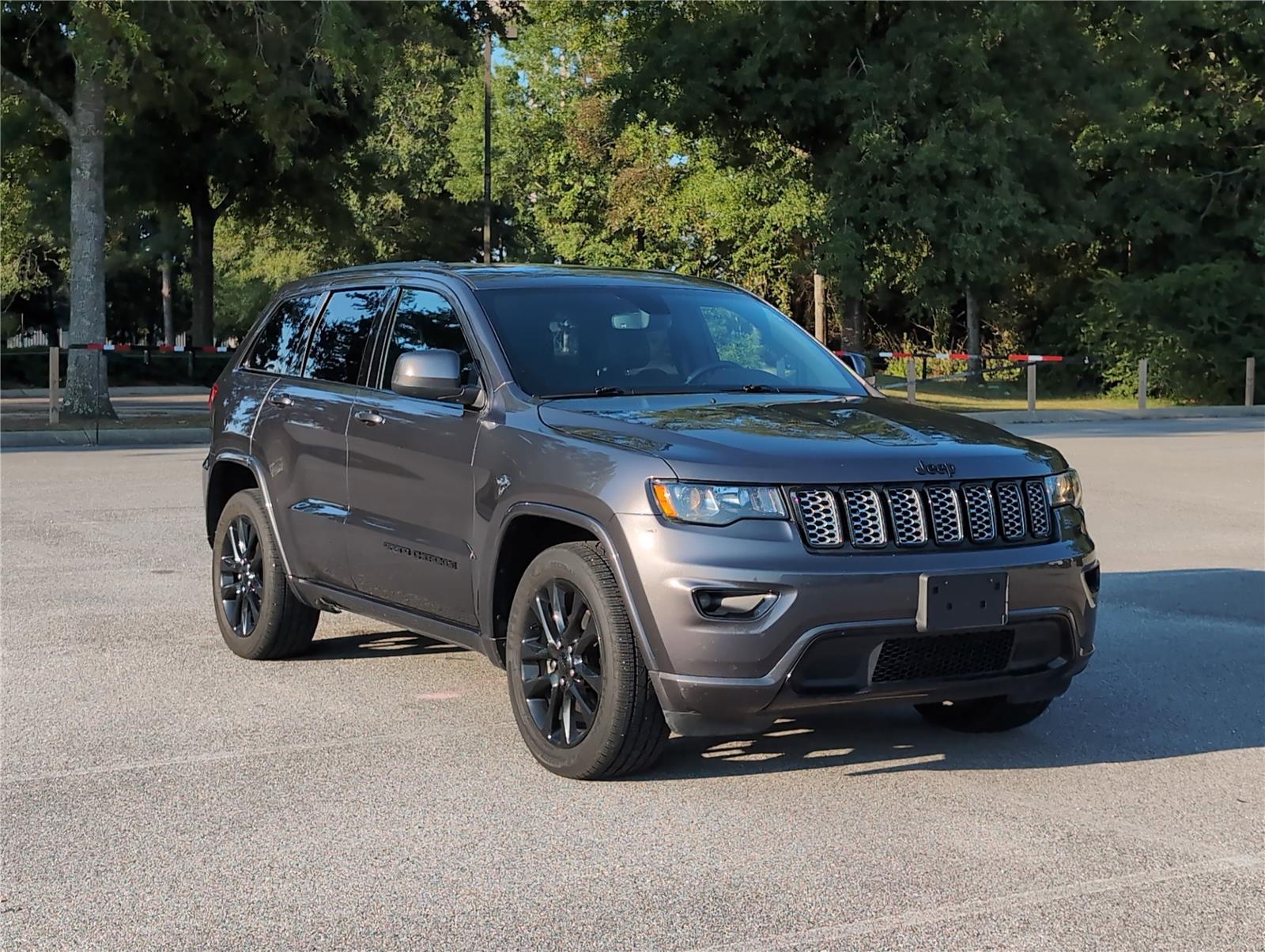 2020 Jeep Grand Cherokee Altitude photo 4