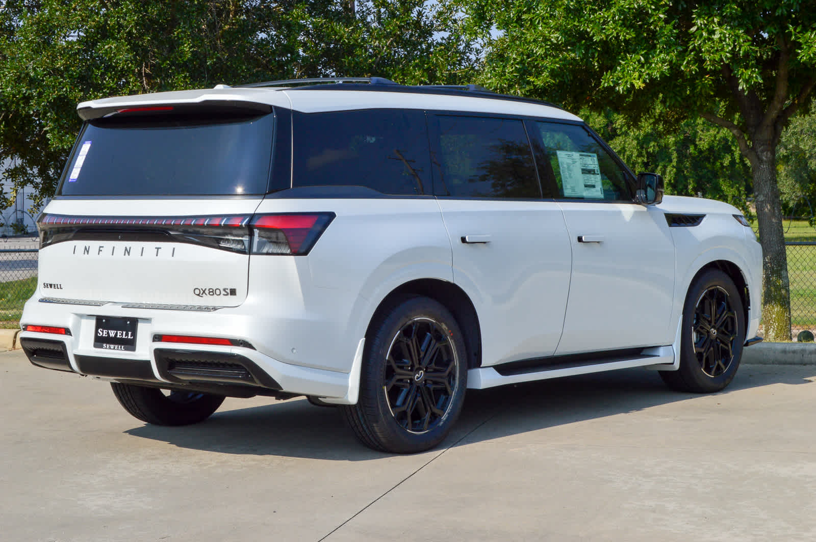 2026 Infiniti QX80 Sensory photo 2