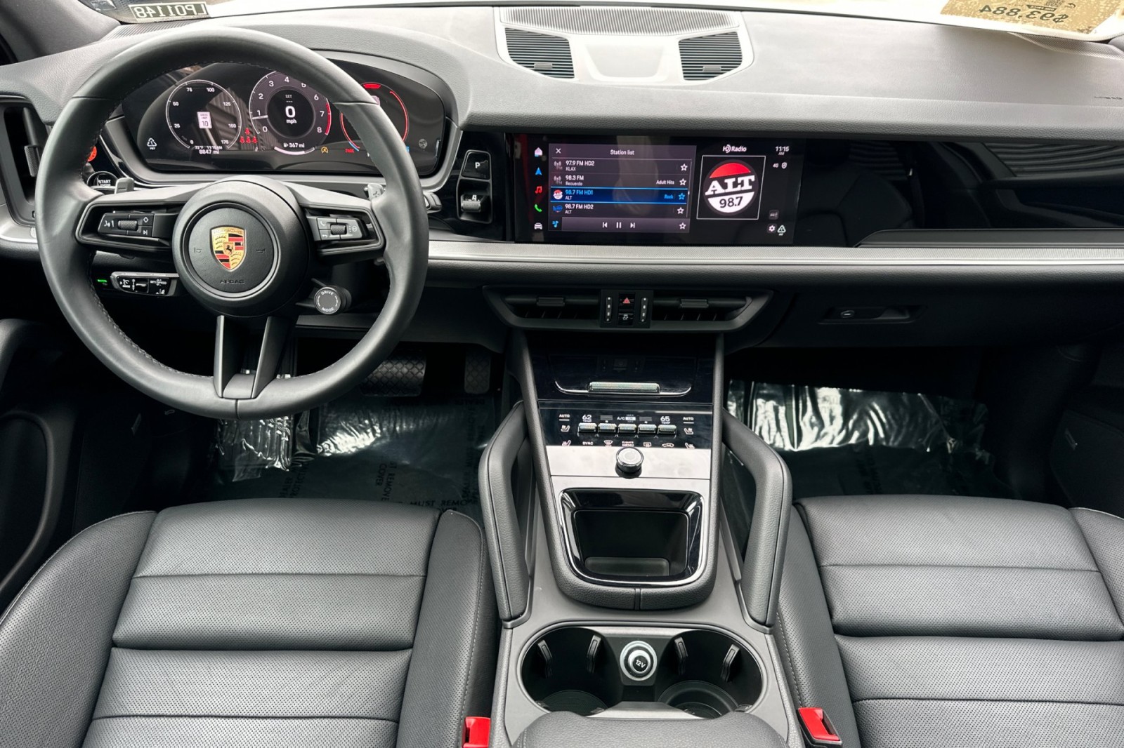 2025 Porsche Cayenne Turbo photo 6