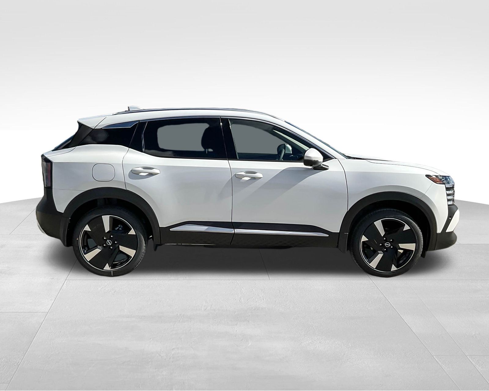 2025 Nissan Kicks SR photo 3