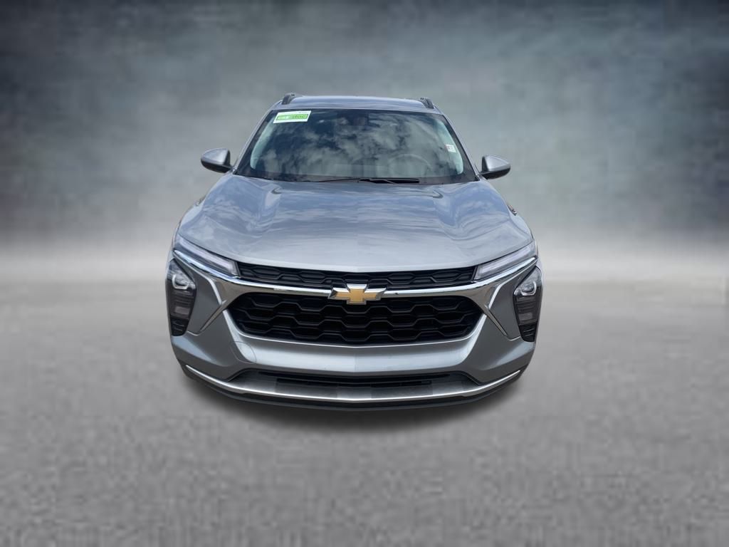 2024 Chevrolet Trax LT photo 2