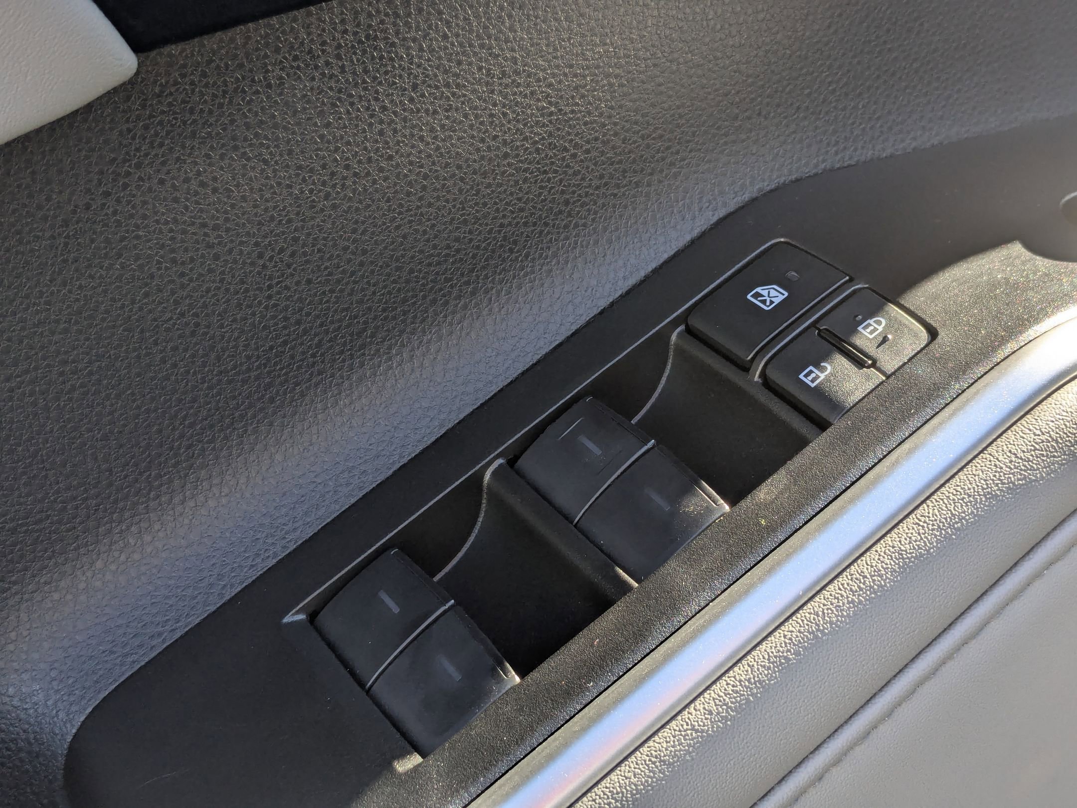 2025 Toyota Highlander XLE photo 9