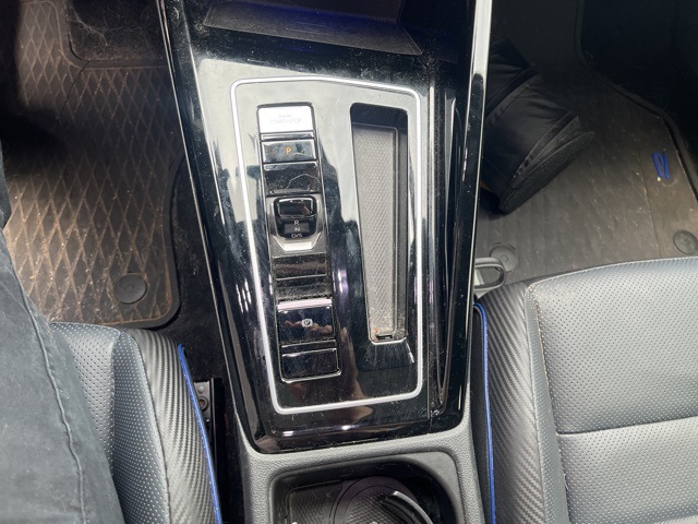 2024 Volkswagen Golf R TSI photo 8
