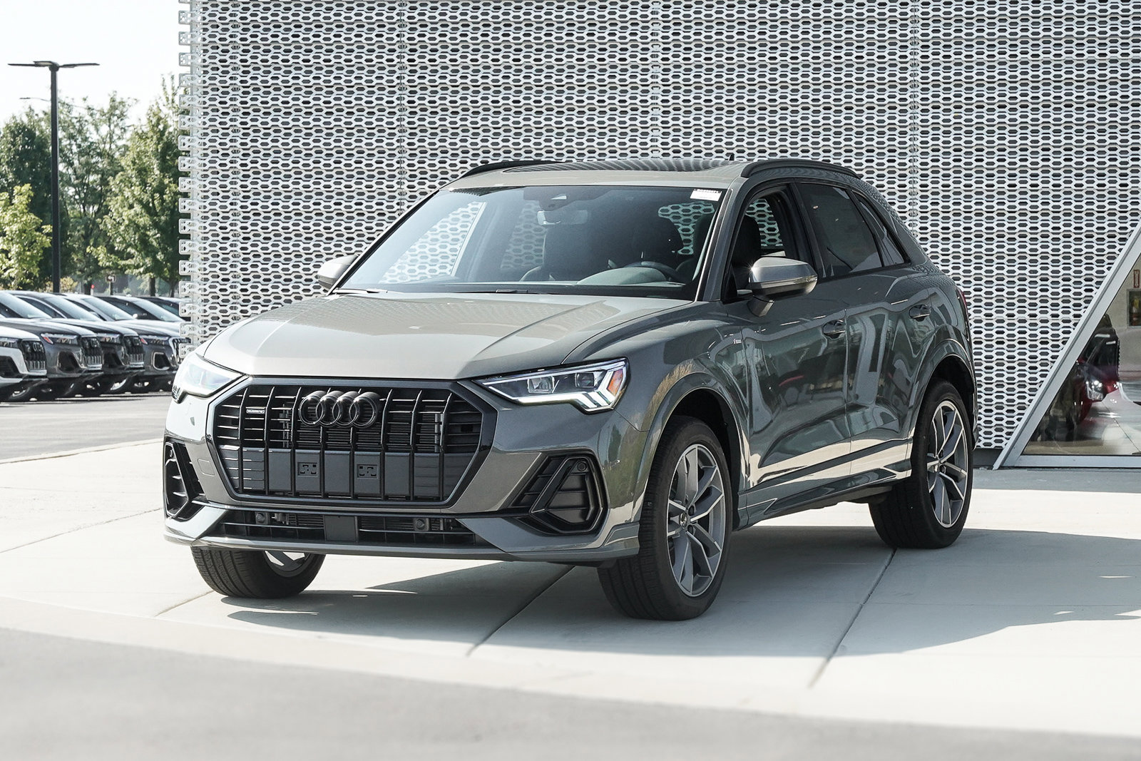 2025 Audi Q3 S line Premium photo 4