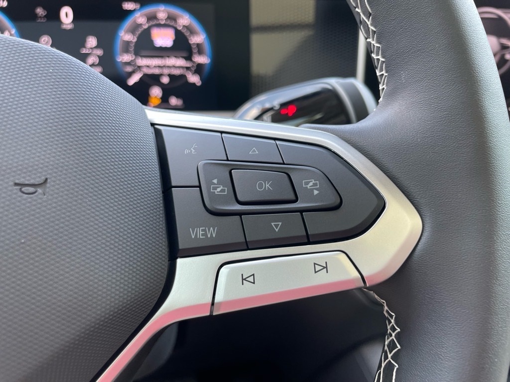 2025 Volkswagen Tiguan SE photo 5