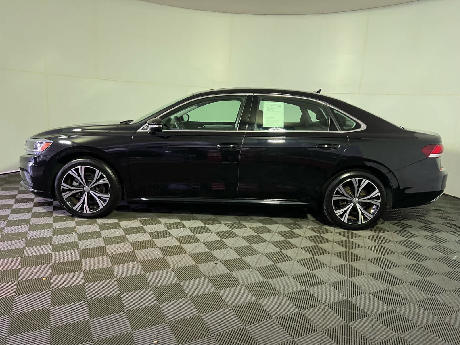 2021 Volkswagen Passat 2.0T SE photo 4