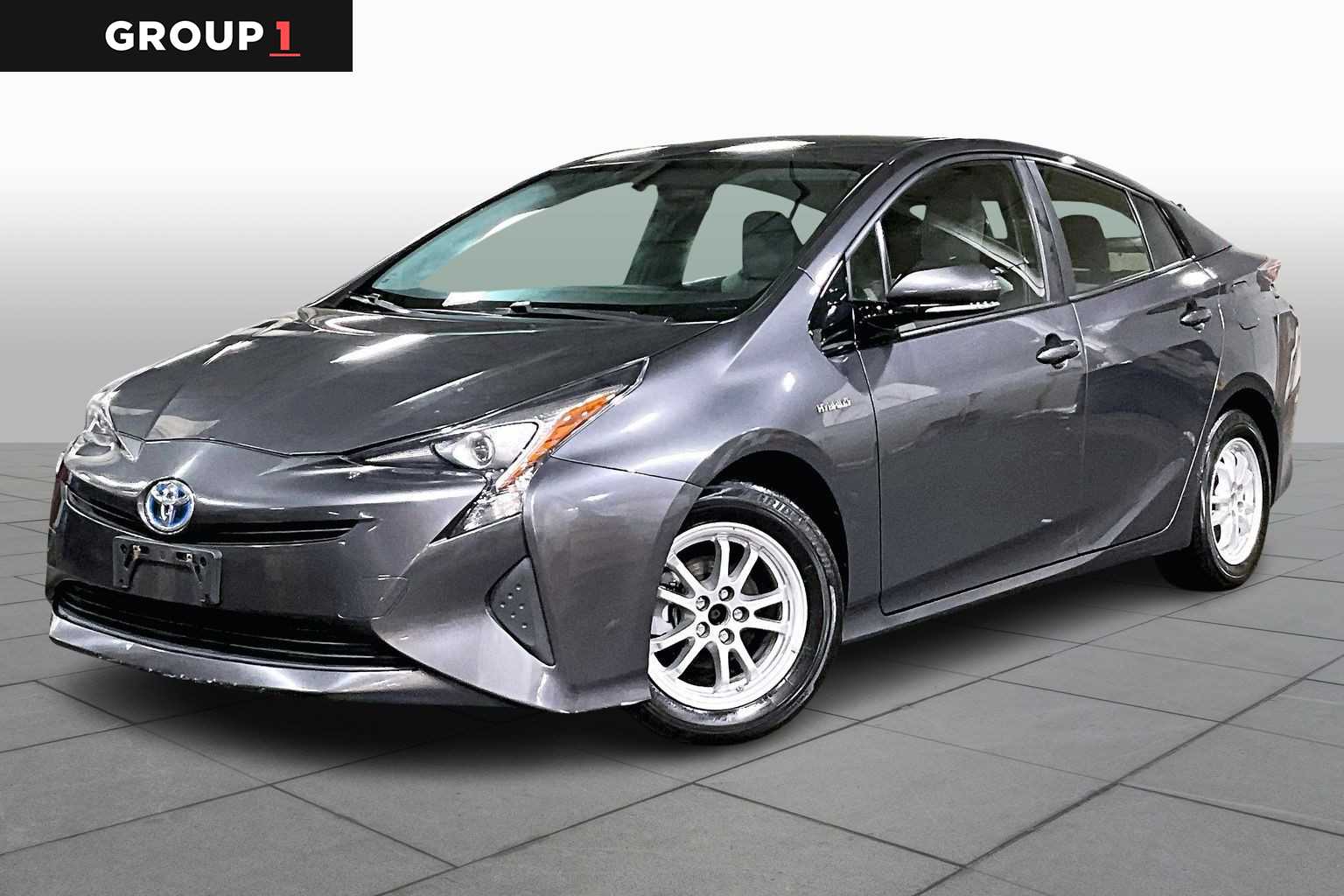 2016 Toyota Prius Three's photo