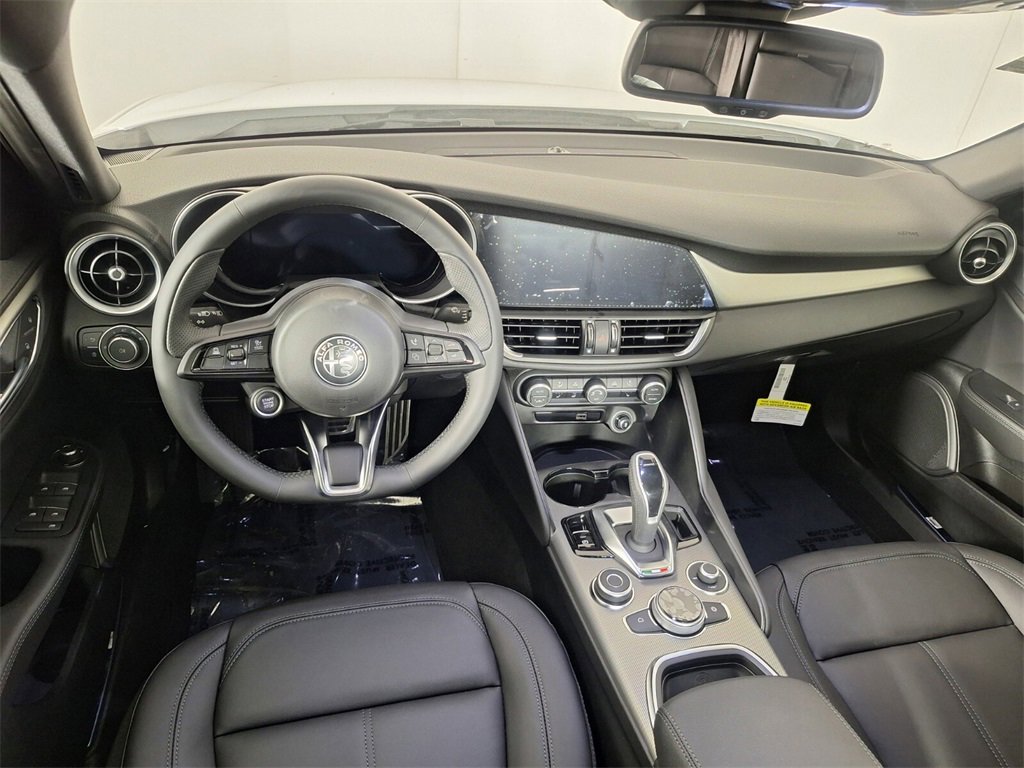 2025 Alfa Romeo Giulia Base photo 17