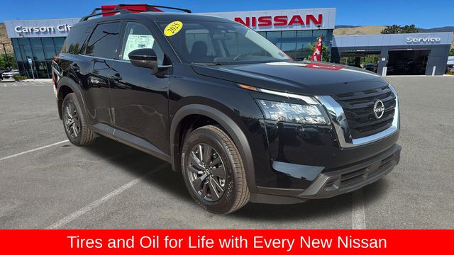 2025 Nissan Pathfinder SV's photo
