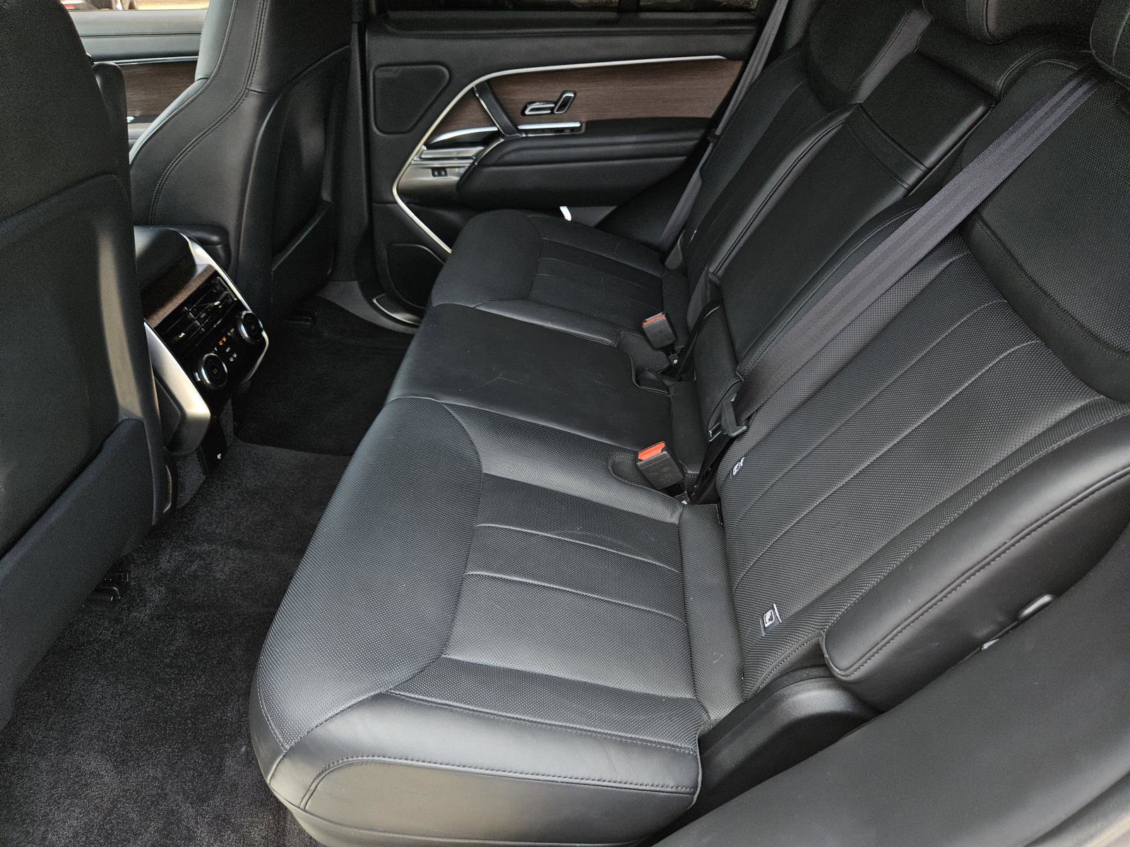 2023 Land Rover Range Rover SE photo 24