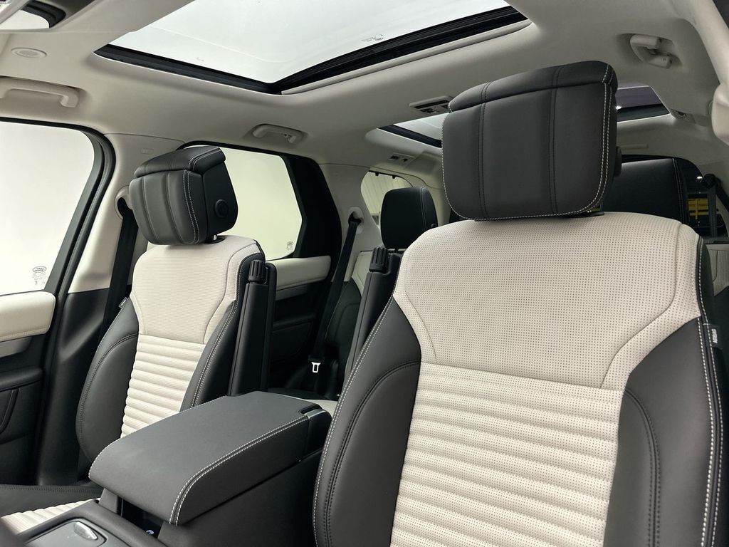 2025 Land Rover Discovery SE photo 10
